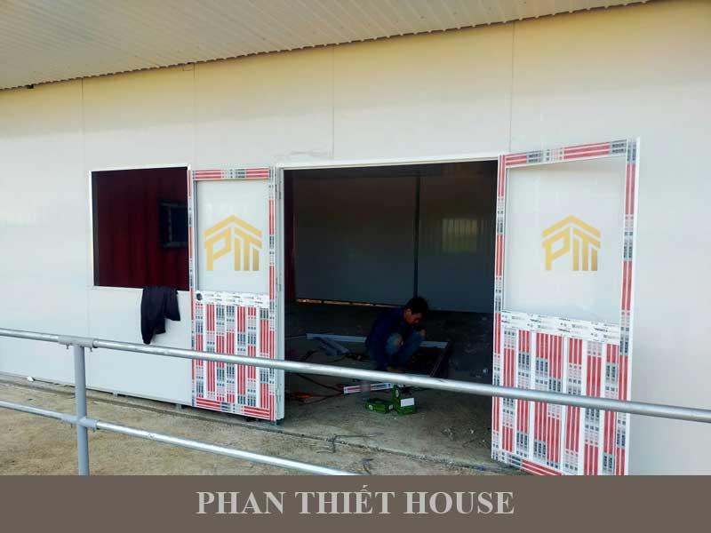 Thi công vách ngăn văn phòng tại kcn hàm kiêm 1