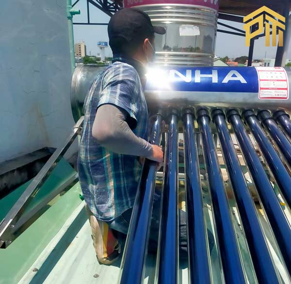 Báo giá sửa chữa máy nước nóng năng lượng mặt trời năm 2026